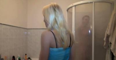 Voracious blonde girlfriend Lina Napoli is fingered - drtuber.com - Russia