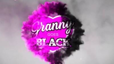 Granny slut mounts dick - nvdvid.com