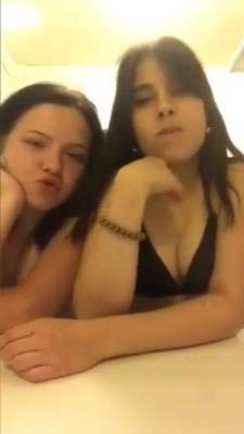 Cute Teens Showing Their Titties On Periscope - hclips.com
