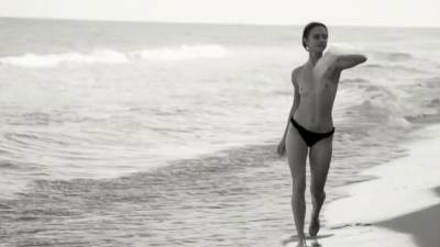 SUPERBE Innocent Hot Teen Shows Off Her Nubile Naked Body - nvdvid.com