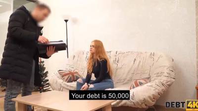 Debt4k. das schlagfertige russische luder Roxy Lips initiiert porn, um schulden hinauszuzögern - sexu.com - Russia