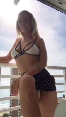 Hot Blonde On Vacation Teasing In Bikini - hclips.com