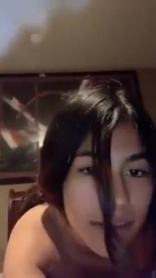 Teen Takes Off Her Bra On Periscope - hclips.com