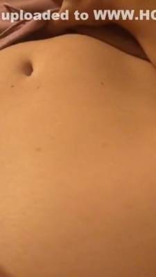 Stunning Babe Shows Her Titties - hclips.com