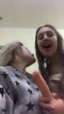 Russian Kissing And Showing How To Suck Dick - hclips.com - Russia