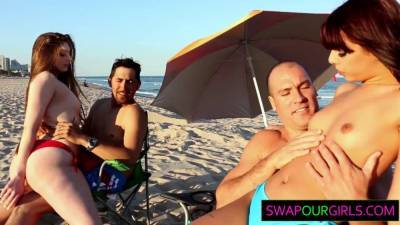 Beach bait and daughter-in-law swapping - sexu.com