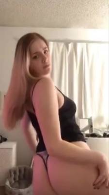 Cute Girl On Periscope Showing What Shes Got - hclips.com