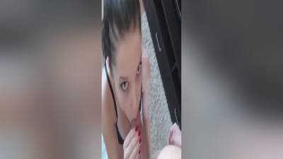 Cutest Girl Gives Her First Blowjob - hclips.com
