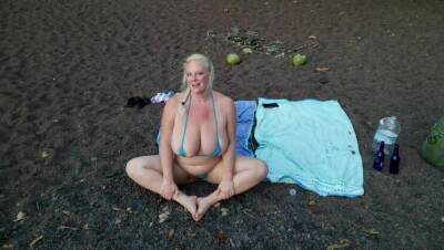Huge Tits Beach Squirting - veryfreeporn.com