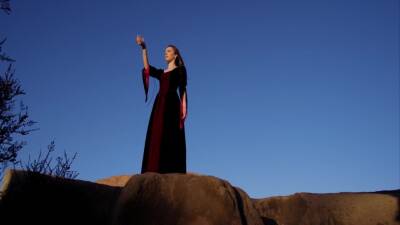 Farewell My Queen - upornia.com
