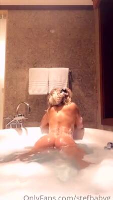 Stefanie Gurzanski Nude Bathtub Porn Video Leaked - hclips.com