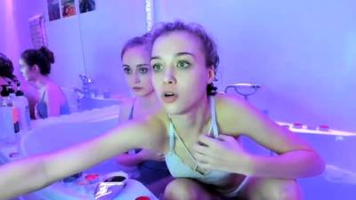 Amateur brunette teen lesbians in bath - icpvid.com