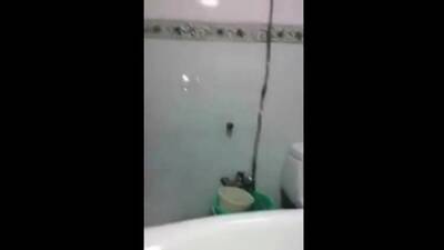 Desi girl bathing and cleaning under the pussy - nvdvid.com - Thailand
