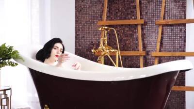 Sexy Brunette Takes A Bubble Bath - hclips.com