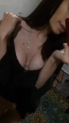 Girl Teasing For Her Private Periscope - hclips.com