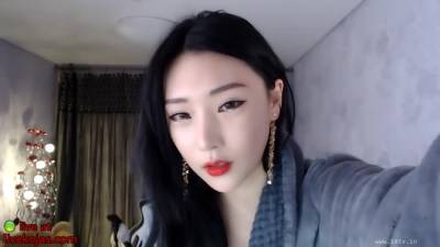 Hot Korean babe shows her beautiful body - pornoxo.com - North Korea