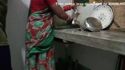 Kitchen Me Kaam Kar Rhi Saali Ko Jabardasti Choda Bedroom Me - hclips.com