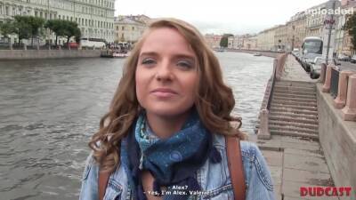 Smiley Blonde Babe Picked Up Easily By Dadbod Pua - upornia.com - Russia