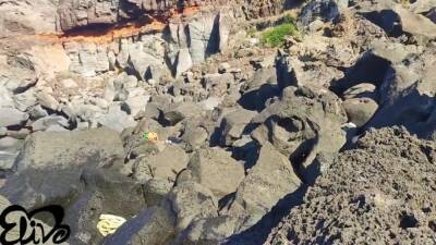 Mi Esci Le Minne?! Bocchino Sulla Scogliera Al Mare - txxx.com
