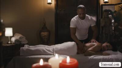 Black masseur analed his shemale client - fetishpapa.com