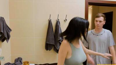 SISPORN. Confrontation in bath ends for guy and stepsis - nvdvid.com - Russia