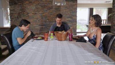 Krissy Lynn - Ricky Spanish - Helicockter Mom - veryfreeporn.com