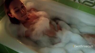 Amateur Couple Has Romantic Sex In The Bathroom With Candles - upornia.com - Usa