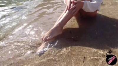 Beach Day - Stunning Footjob At The Ocean From A Long Leg Summer Beauty (amateur Tinadanger) - hclips.com