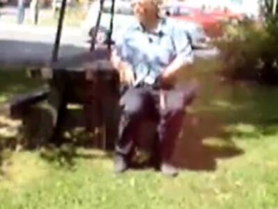 Old Man Jerks In The Park - icpvid.com