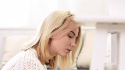 Petite teen fucked on her side - nvdvid.com