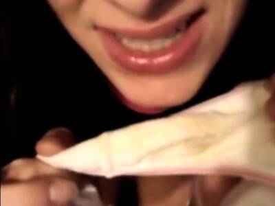 Eating her Own Discharge - icpvid.com