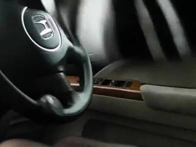 Horny Asian masturbating in her car - nvdvid.com