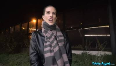 Night time outdoor sex at the station - porntry.com