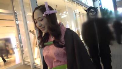 渋谷ハロウィンに現れた鬼滅コスの美少女をナンパGET - txxx.com - Japan