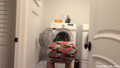 Crystal Lust - Fucking Stuck Stepmom in The Washing Machine - xxxfiles.com