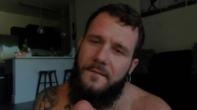 Bearded jock masturbates and rides toy - drtuber.com