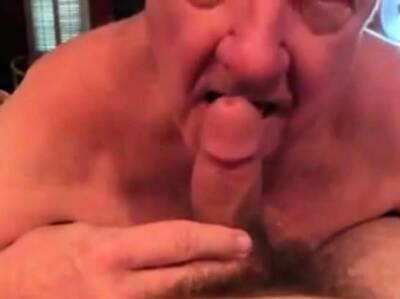 White-haired grandpa perfectly BJ with mouth cleaning - icpvid.com