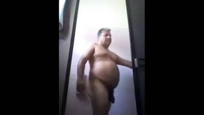 Daddy having shower - nvdvid.com