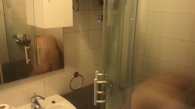 Spioniere Stiefschwester Im Badezimmer Nach - hclips.com