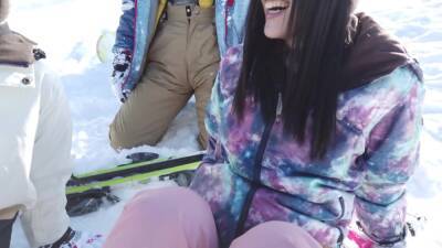 雪山でナンパした女子大生のセックス感度が昂ぶり過ぎて痙攣イキ - txxx.com - Japan