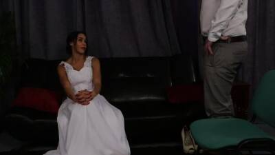 British voyeur bride encouraging wanker - icpvid.com - Britain
