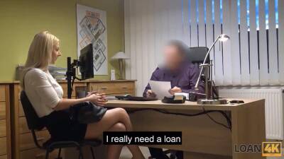 Agente inmobiliario deja que el trabajador del banco la penetre para un préstamo - sexu.com