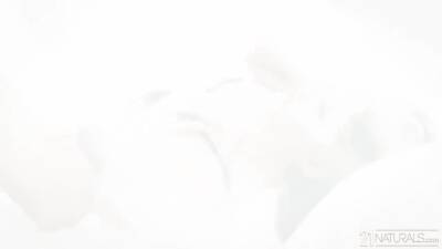 Model Material - upornia.com