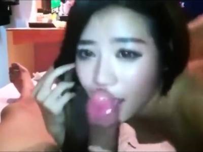 Asian Girlfriend Gives A Hot Blowjob - drtvid.com