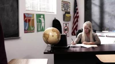 London River - Lily - Horny sluts London River and Lily fingerfucking wet pussies - drtvid.com
