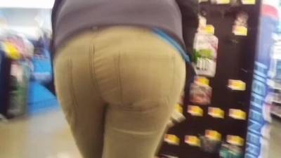 Sexy ebony big ass bent over in jeans - voyeurhit.com