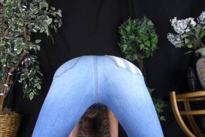 cougar - Cougar With A Great Ass Showing Off In Tight Jeans No Nudity - hclips.com