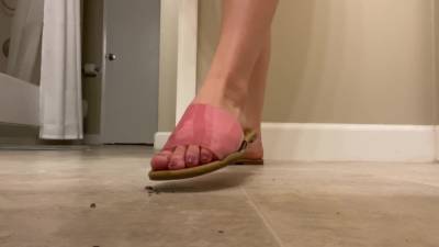 Sandal bug crush fetish by gorgeous college girl with a lot of talking (look at the description) - txxx.com