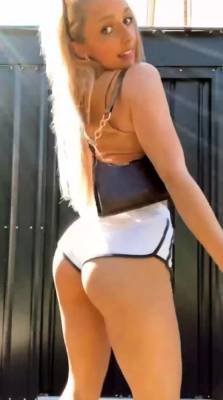 Blonde goddess with perfect ass - drtvid.com