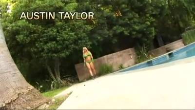 Austin Taylor Slammed In Her Snatch - hotmovs.com